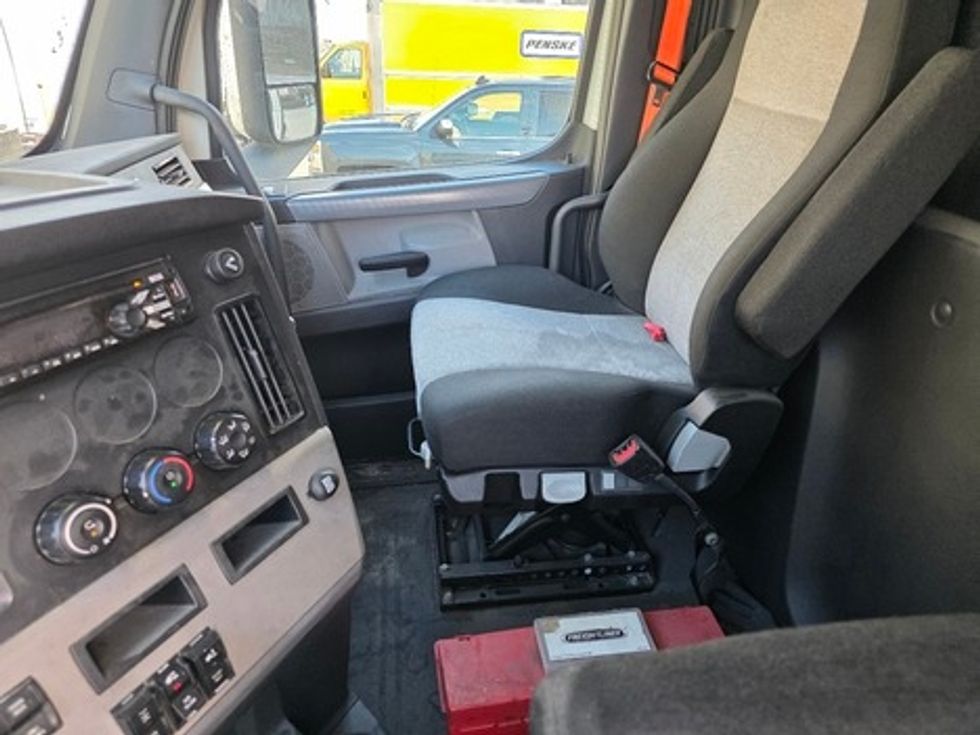 Day Cab Tractor-Heavy Duty Tractors-Freightliner-2020-T12664ST-Greensboro-NC-776,290\n\t\tmiles-$ 27,250 - Image 10