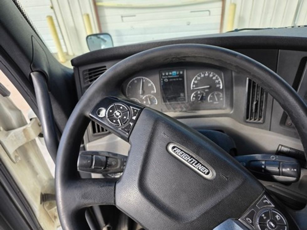 Day Cab Tractor-Heavy Duty Tractors-Freightliner-2020-T12664ST-Greensboro-NC-776,290\n\t\tmiles-$ 27,250 - Image 12