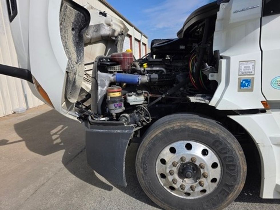 Day Cab Tractor-Heavy Duty Tractors-Freightliner-2020-T12664ST-Greensboro-NC-776,290\n\t\tmiles-$ 27,250 - Image 13