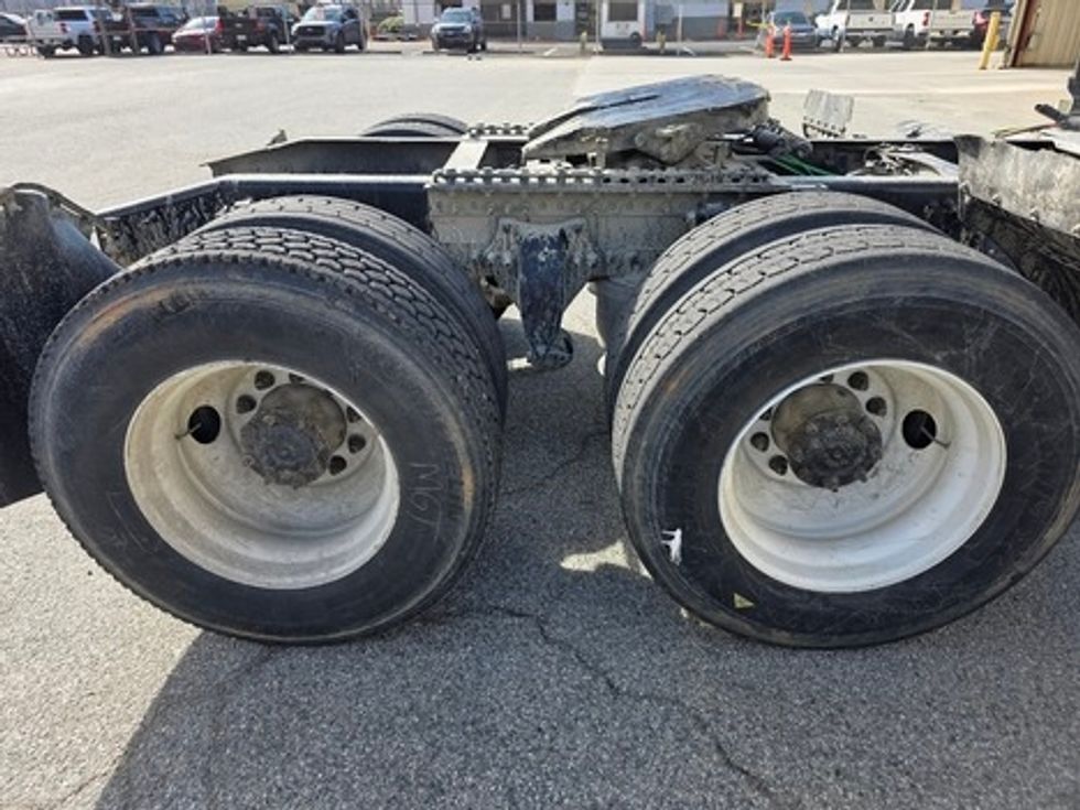 Day Cab Tractor-Heavy Duty Tractors-Freightliner-2020-T12664ST-Greensboro-NC-776,290\n\t\tmiles-$ 27,250 - Image 15