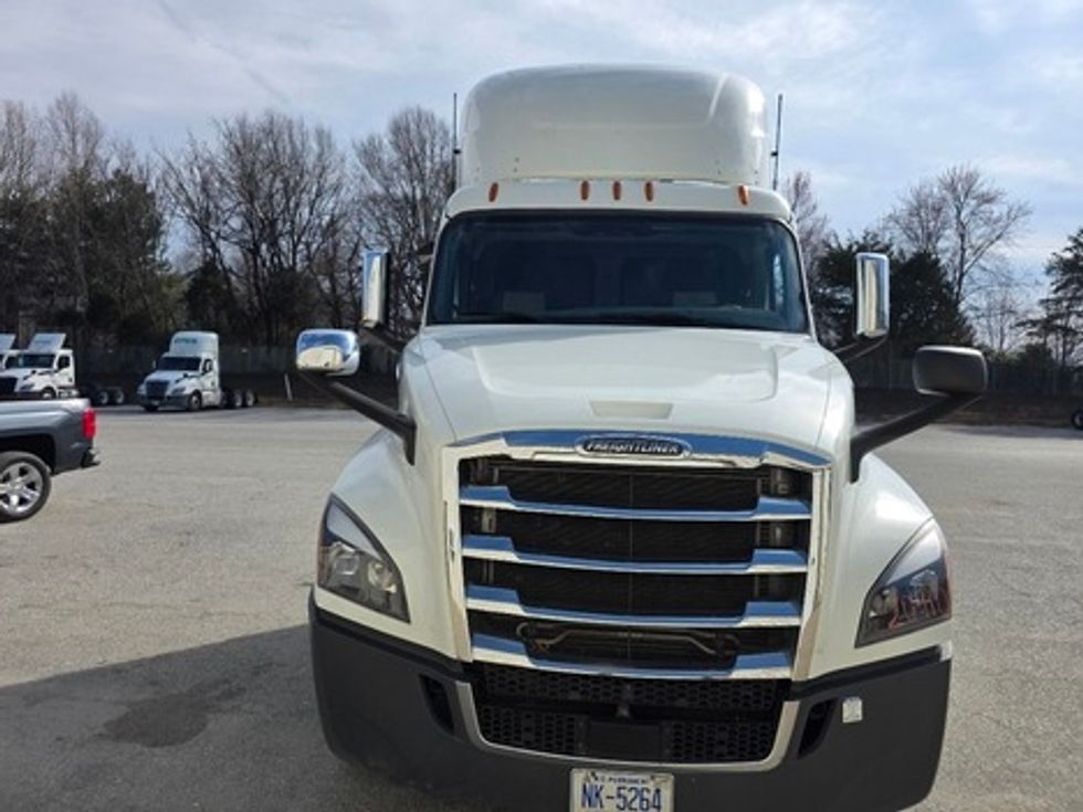 Day Cab Tractor-Heavy Duty Tractors-Freightliner-2020-T12664ST-Greensboro-NC-776,290\n\t\tmiles-$ 27,250 - Image 2