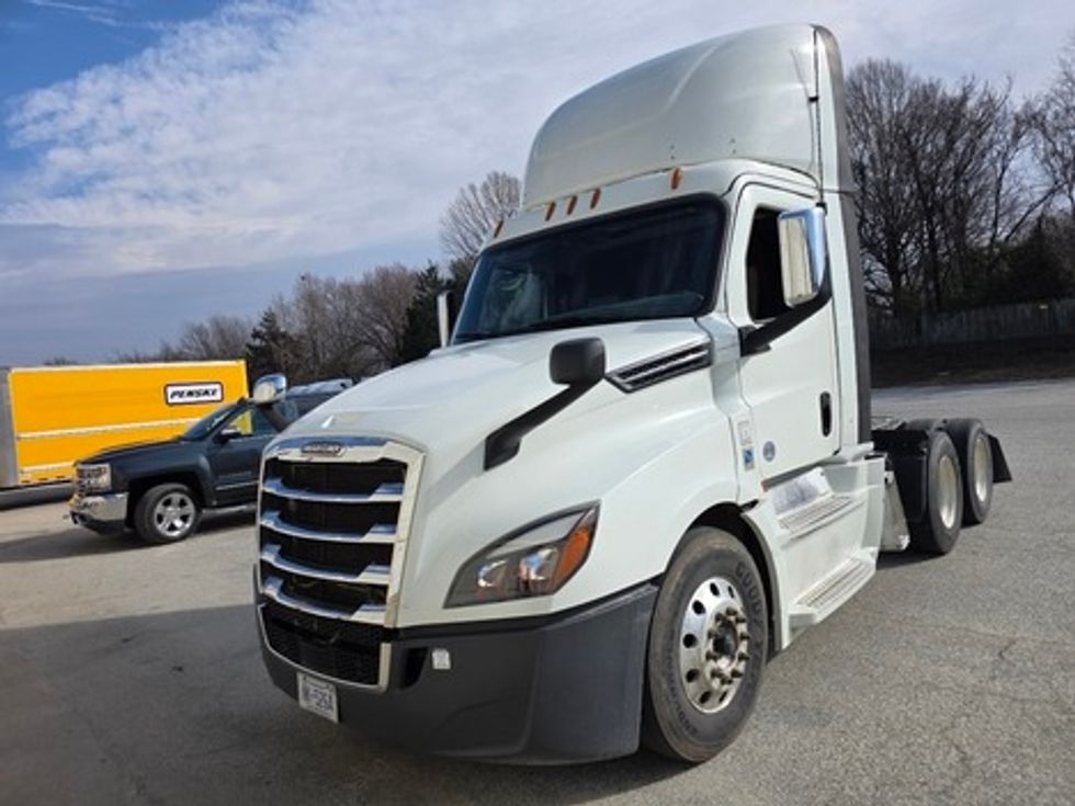 Day Cab Tractor-Heavy Duty Tractors-Freightliner-2020-T12664ST-Greensboro-NC-776,290\n\t\tmiles-$ 27,250 - Image 3