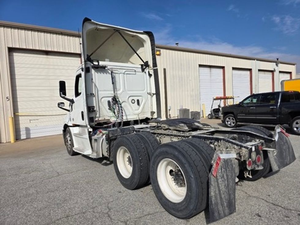 Day Cab Tractor-Heavy Duty Tractors-Freightliner-2020-T12664ST-Greensboro-NC-776,290\n\t\tmiles-$ 27,250 - Image 5