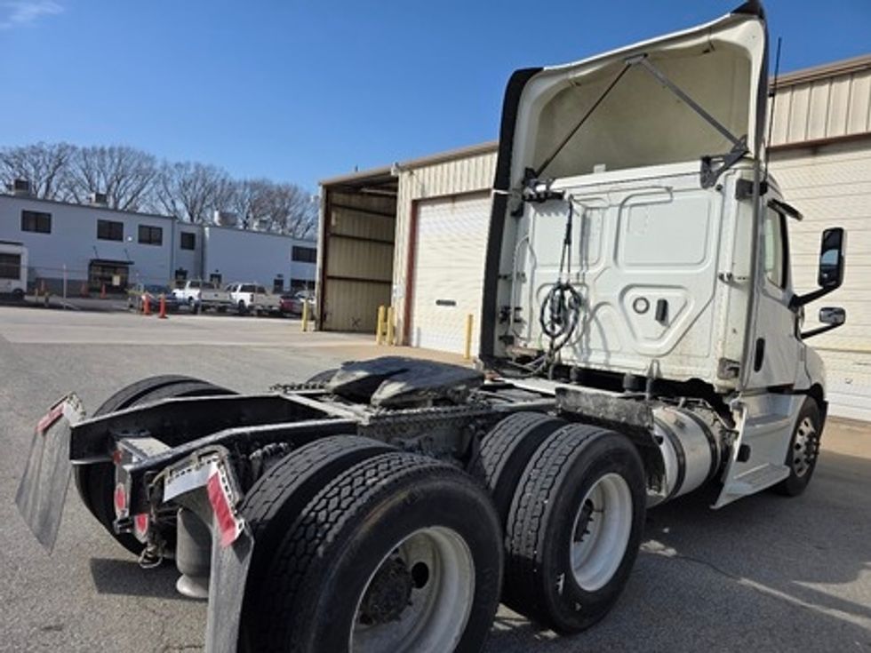 Day Cab Tractor-Heavy Duty Tractors-Freightliner-2020-T12664ST-Greensboro-NC-776,290\n\t\tmiles-$ 27,250 - Image 7