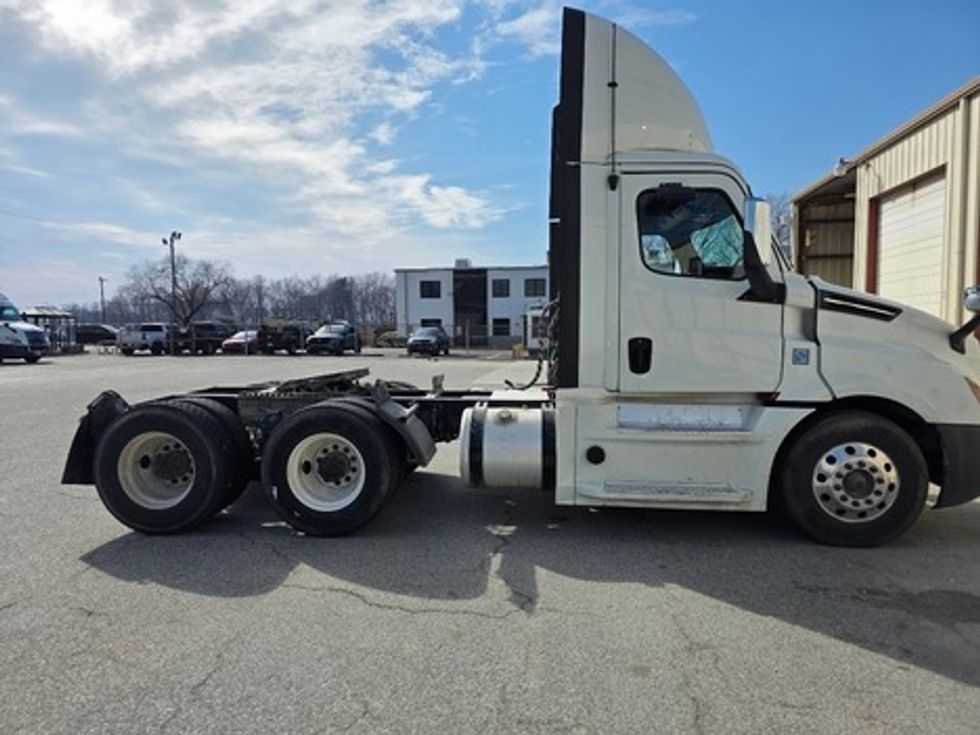 Day Cab Tractor-Heavy Duty Tractors-Freightliner-2020-T12664ST-Greensboro-NC-776,290\n\t\tmiles-$ 27,250 - Image 8