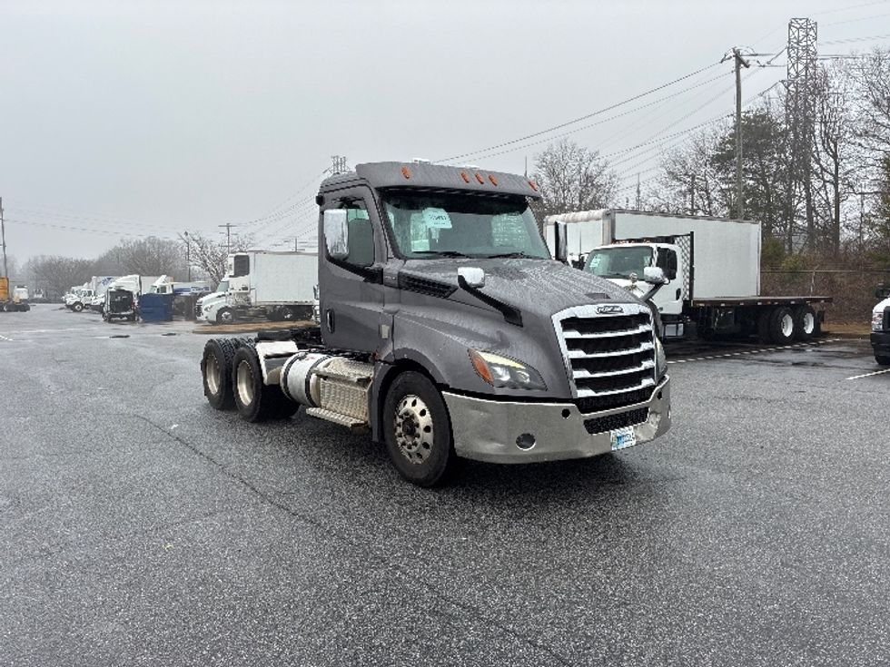 Day Cab Tractor-Heavy Duty Tractors-Freightliner-2020-T12664ST-Greenville-SC-240,809\n\t\tmiles-$ 59,750 - Image 1