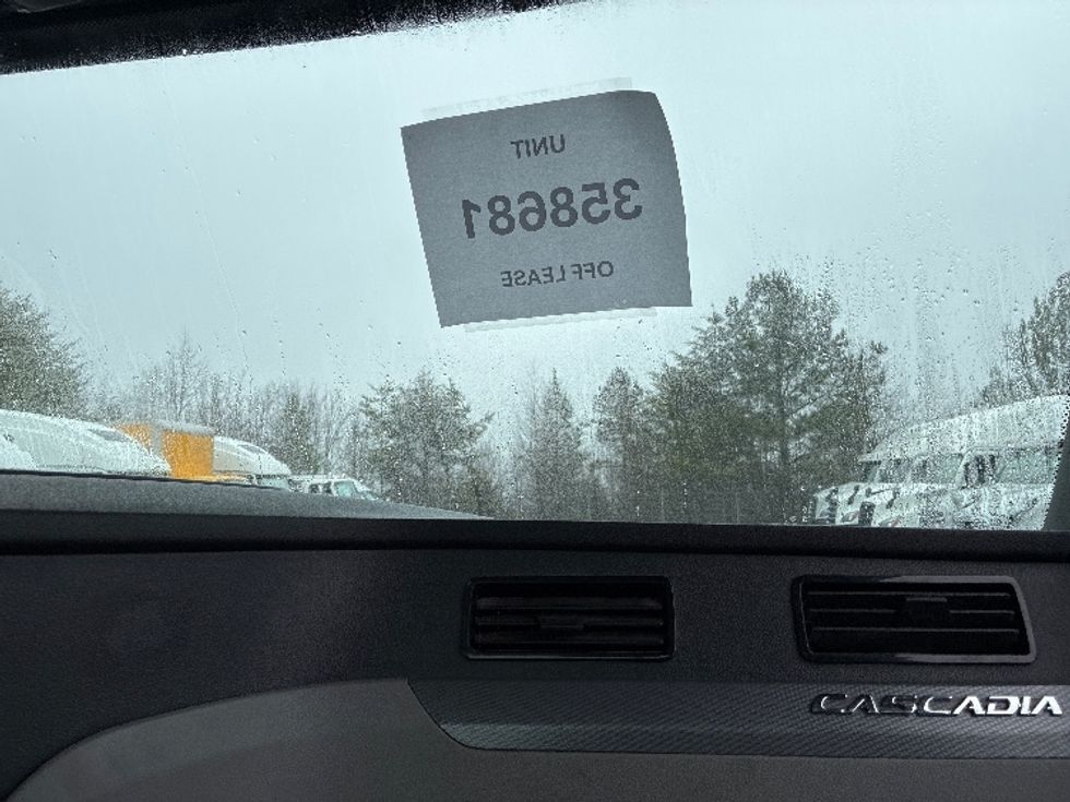 Day Cab Tractor-Heavy Duty Tractors-Freightliner-2020-T12664ST-Greenville-SC-240,809\n\t\tmiles-$ 59,750 - Image 13