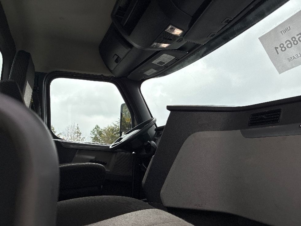 Day Cab Tractor-Heavy Duty Tractors-Freightliner-2020-T12664ST-Greenville-SC-240,809\n\t\tmiles-$ 59,750 - Image 14