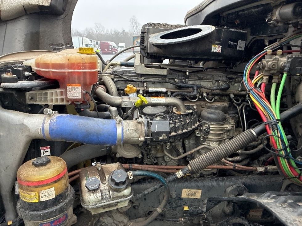 Day Cab Tractor-Heavy Duty Tractors-Freightliner-2020-T12664ST-Greenville-SC-240,809\n\t\tmiles-$ 59,750 - Image 16