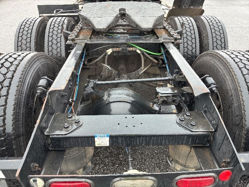 Day Cab Tractor-Heavy Duty Tractors-Freightliner-2020-T12664ST-Greenville-SC-240,809\n\t\tmiles-$ 59,750 - Image 6