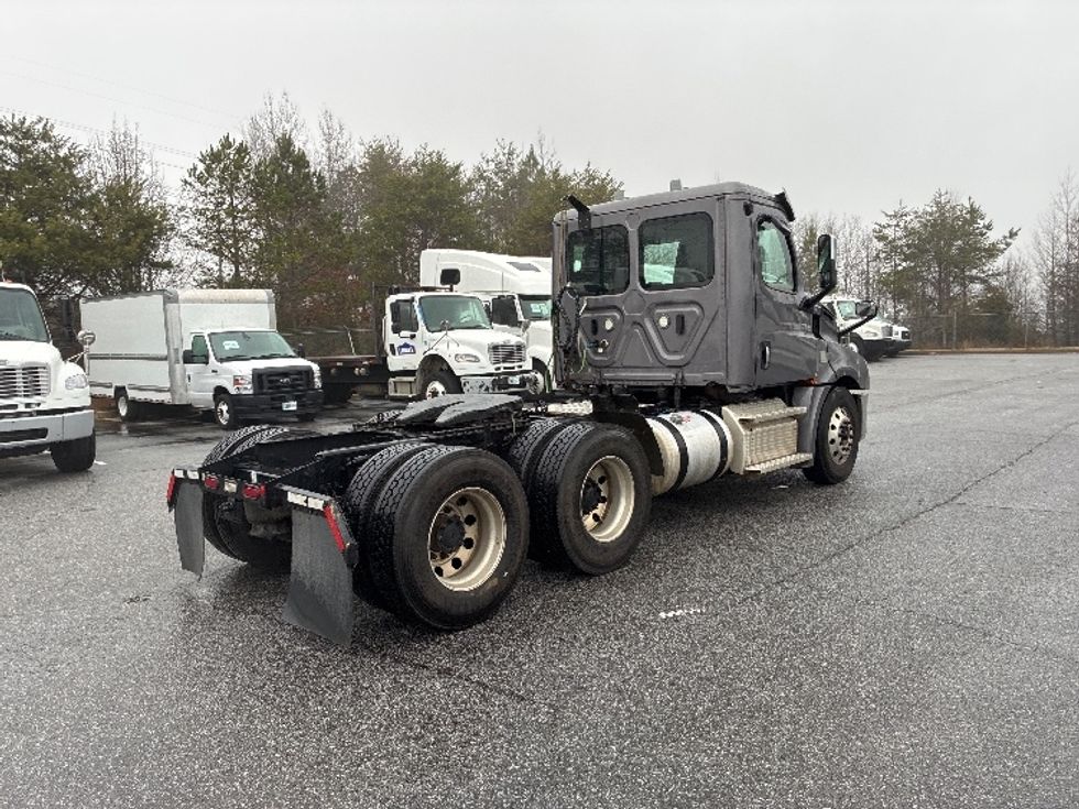 Day Cab Tractor-Heavy Duty Tractors-Freightliner-2020-T12664ST-Greenville-SC-240,809\n\t\tmiles-$ 59,750 - Image 7