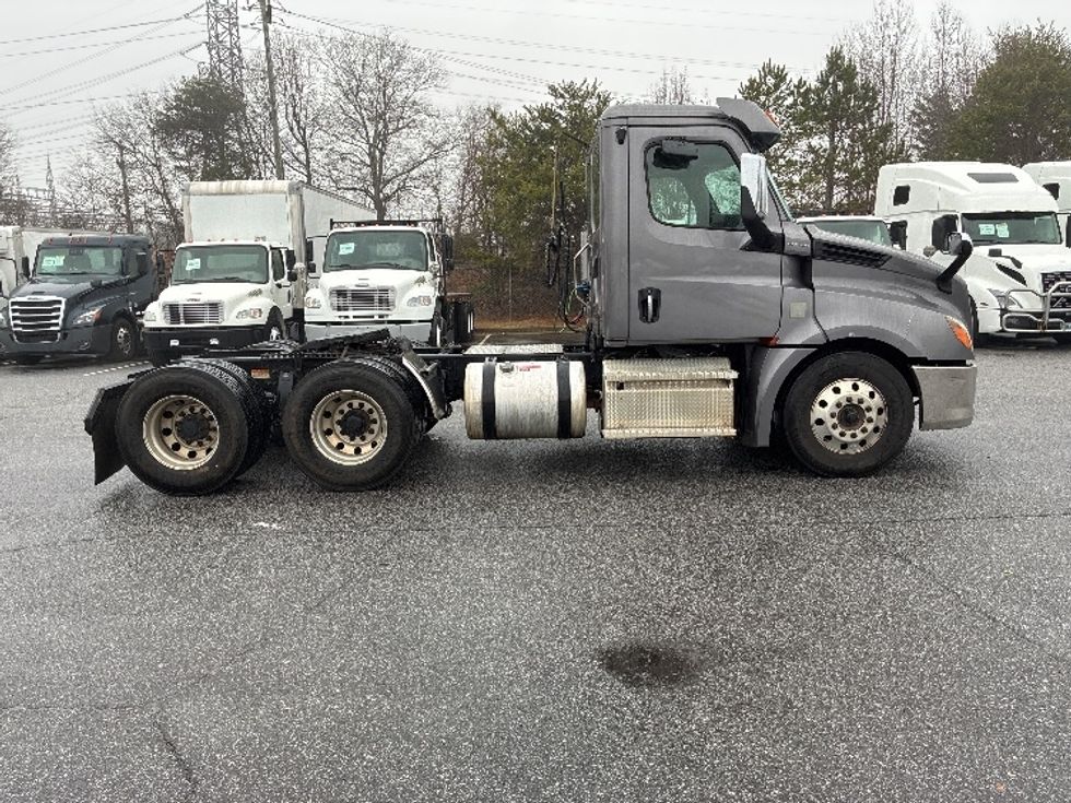 Day Cab Tractor-Heavy Duty Tractors-Freightliner-2020-T12664ST-Greenville-SC-240,809\n\t\tmiles-$ 59,750 - Image 8