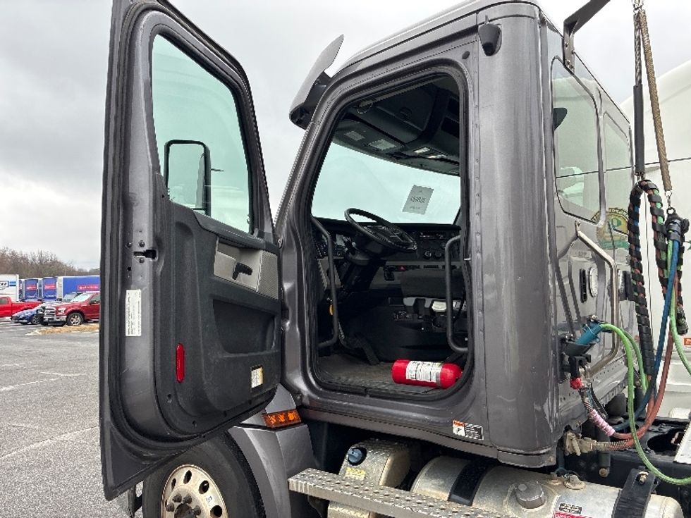 Day Cab Tractor-Heavy Duty Tractors-Freightliner-2020-T12664ST-Greenville-SC-240,809\n\t\tmiles-$ 59,750 - Image 9