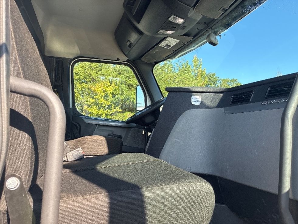 Day Cab Tractor-Heavy Duty Tractors-Freightliner-2020-T12664ST-Greenville-SC-568,900\n\t\tmiles-$ 36,750 - Image 14