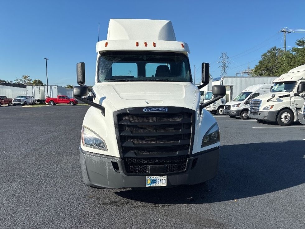 Day Cab Tractor-Heavy Duty Tractors-Freightliner-2020-T12664ST-Greenville-SC-568,900\n\t\tmiles-$ 36,750 - Image 2