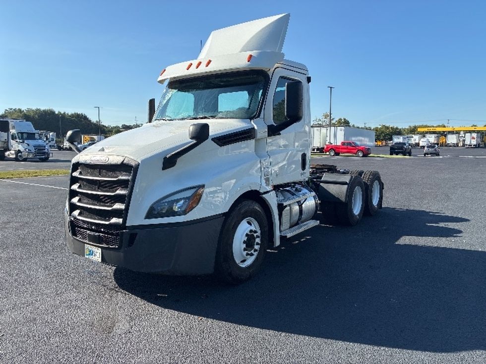 Day Cab Tractor-Heavy Duty Tractors-Freightliner-2020-T12664ST-Greenville-SC-568,900\n\t\tmiles-$ 36,750 - Image 3