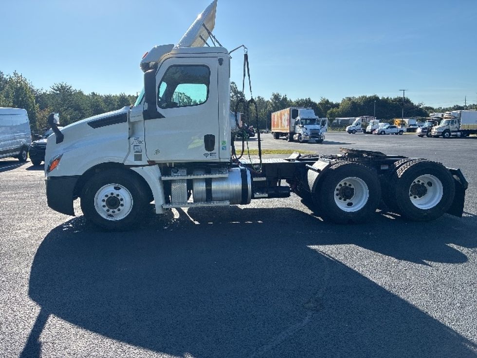 Day Cab Tractor-Heavy Duty Tractors-Freightliner-2020-T12664ST-Greenville-SC-568,900\n\t\tmiles-$ 36,750 - Image 4