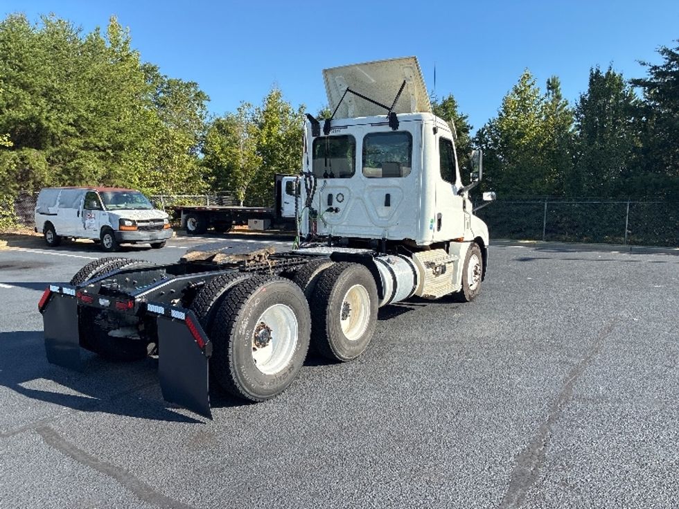Day Cab Tractor-Heavy Duty Tractors-Freightliner-2020-T12664ST-Greenville-SC-568,900\n\t\tmiles-$ 36,750 - Image 7