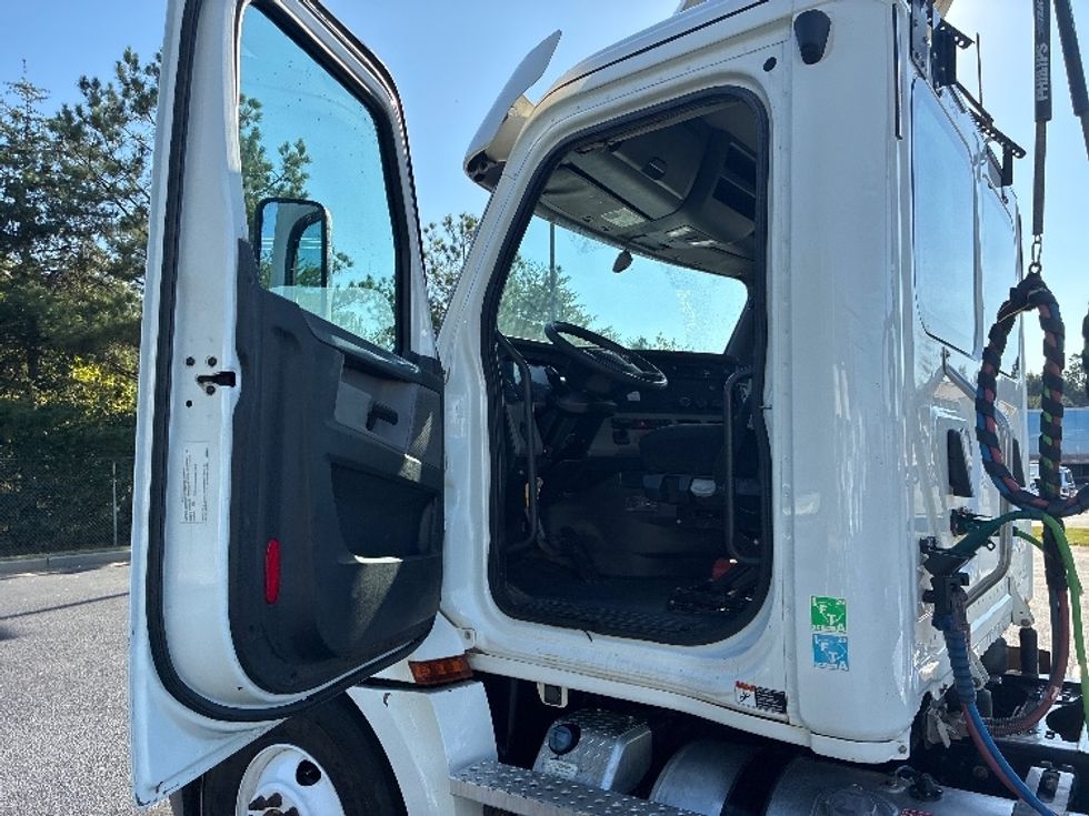 Day Cab Tractor-Heavy Duty Tractors-Freightliner-2020-T12664ST-Greenville-SC-568,900\n\t\tmiles-$ 36,750 - Image 9