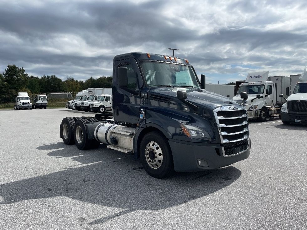 Day Cab Tractor-Heavy Duty Tractors-Freightliner-2020-T12664ST-Greenville-SC-575,982\n\t\tmiles-$ 37,750 - Image 1