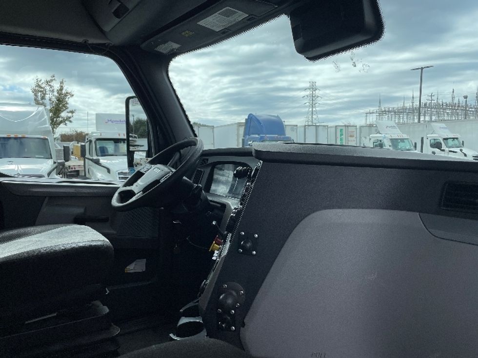 Day Cab Tractor-Heavy Duty Tractors-Freightliner-2020-T12664ST-Greenville-SC-575,982\n\t\tmiles-$ 37,750 - Image 14