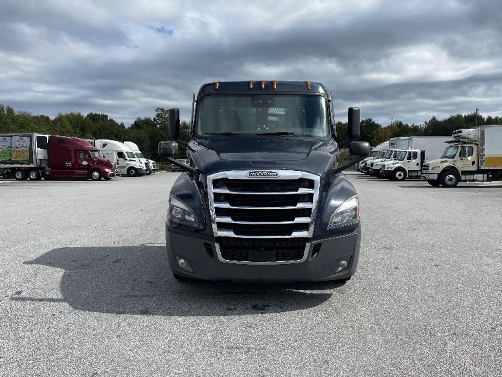 Day Cab Tractor-Heavy Duty Tractors-Freightliner-2020-T12664ST-Greenville-SC-575,982\n\t\tmiles-$ 37,750 - Image 2