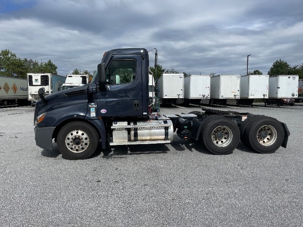 Day Cab Tractor-Heavy Duty Tractors-Freightliner-2020-T12664ST-Greenville-SC-575,982\n\t\tmiles-$ 37,750 - Image 4