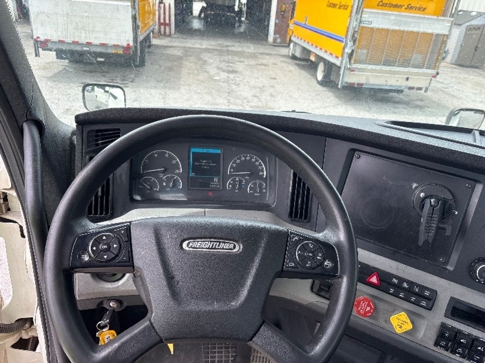 Day Cab Tractor-Heavy Duty Tractors-Freightliner-2020-T12664ST-Greer-SC-365,420\n\t\tmiles-$ 50,250 - Image 11