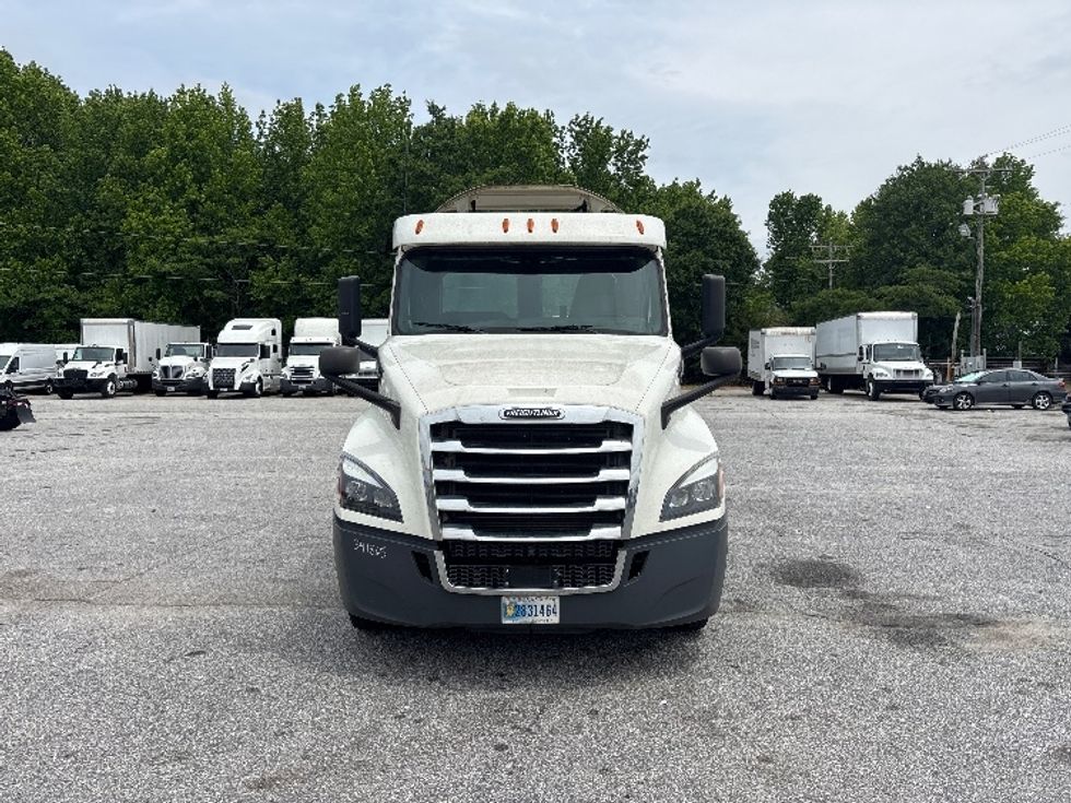 Day Cab Tractor-Heavy Duty Tractors-Freightliner-2020-T12664ST-Greer-SC-365,420\n\t\tmiles-$ 50,250 - Image 2