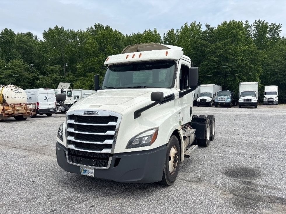 Day Cab Tractor-Heavy Duty Tractors-Freightliner-2020-T12664ST-Greer-SC-365,420\n\t\tmiles-$ 50,250 - Image 3