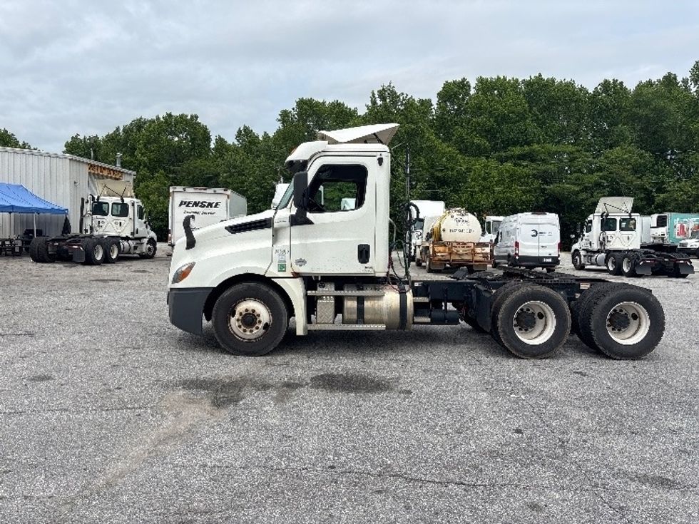 Day Cab Tractor-Heavy Duty Tractors-Freightliner-2020-T12664ST-Greer-SC-365,420\n\t\tmiles-$ 50,250 - Image 4