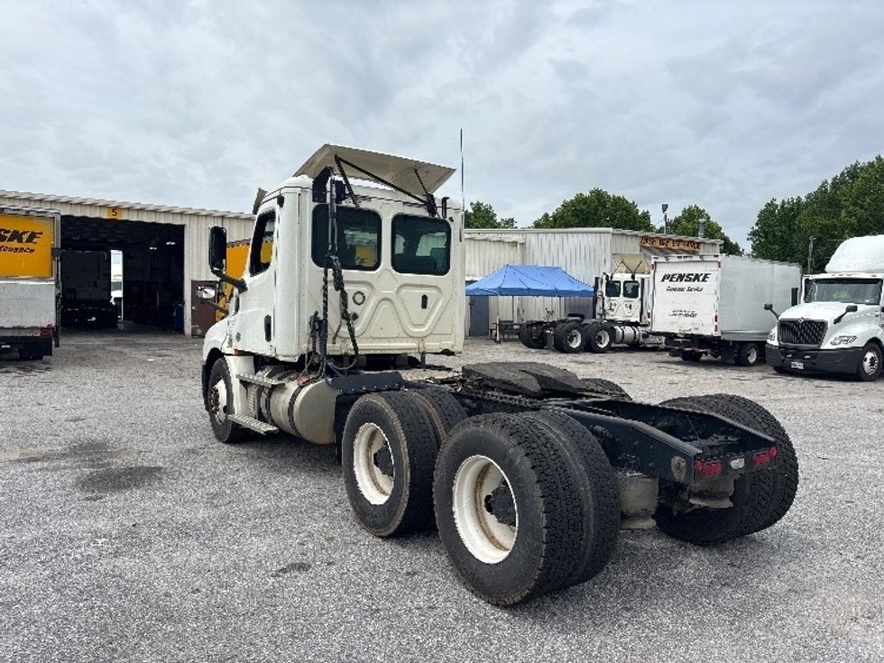 Day Cab Tractor-Heavy Duty Tractors-Freightliner-2020-T12664ST-Greer-SC-365,420\n\t\tmiles-$ 50,250 - Image 5