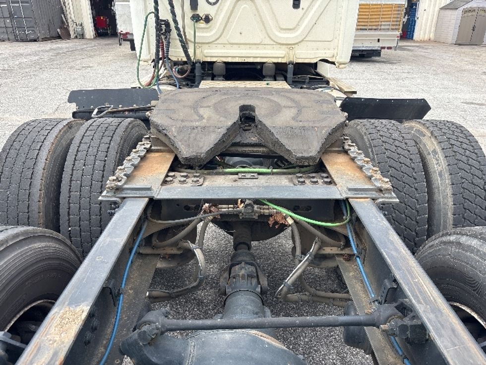 Day Cab Tractor-Heavy Duty Tractors-Freightliner-2020-T12664ST-Greer-SC-365,420\n\t\tmiles-$ 50,250 - Image 6