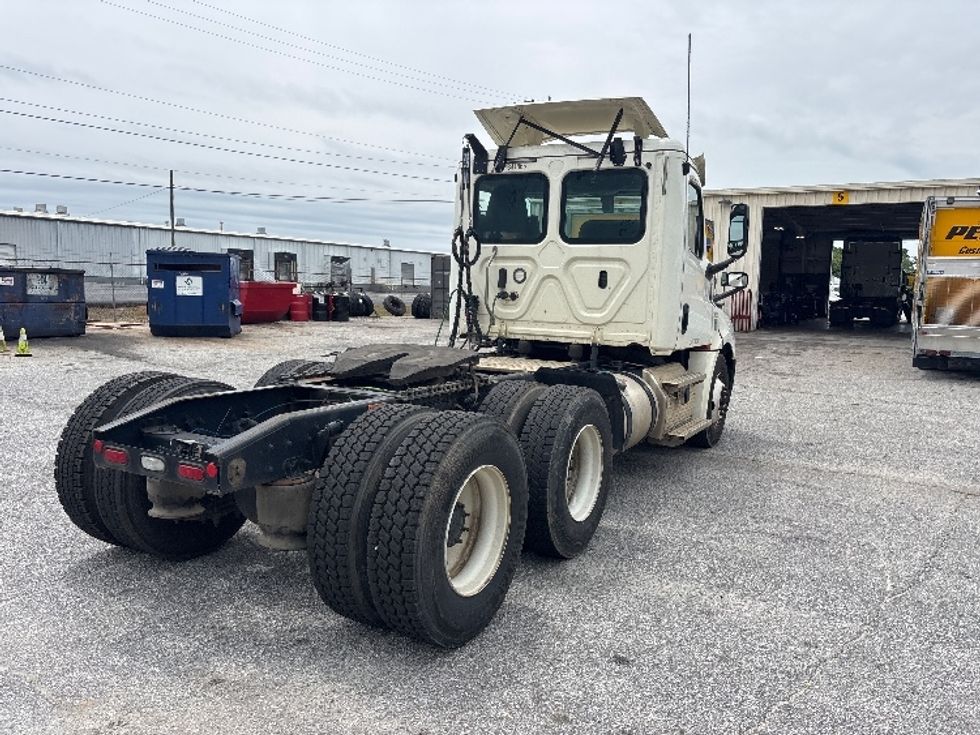 Day Cab Tractor-Heavy Duty Tractors-Freightliner-2020-T12664ST-Greer-SC-365,420\n\t\tmiles-$ 50,250 - Image 7