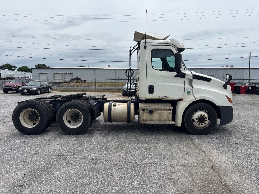 Day Cab Tractor-Heavy Duty Tractors-Freightliner-2020-T12664ST-Greer-SC-365,420\n\t\tmiles-$ 50,250 - Image 8