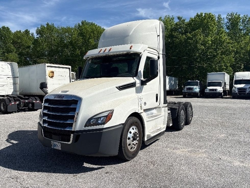 Day Cab Tractor-Heavy Duty Tractors-Freightliner-2020-T12664ST-Greer-SC-525,568\n\t\tmiles-$ 44,250 - Image 1