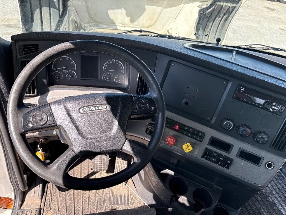 Day Cab Tractor-Heavy Duty Tractors-Freightliner-2020-T12664ST-Greer-SC-525,568\n\t\tmiles-$ 44,250 - Image 10
