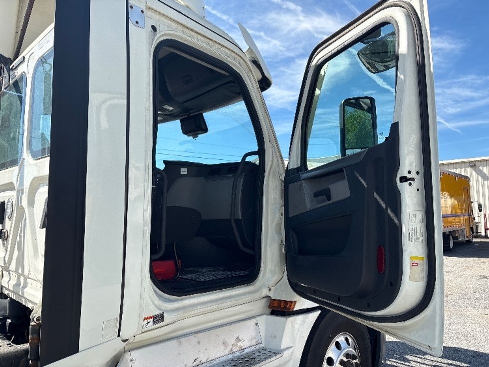Day Cab Tractor-Heavy Duty Tractors-Freightliner-2020-T12664ST-Greer-SC-525,568\n\t\tmiles-$ 44,250 - Image 11