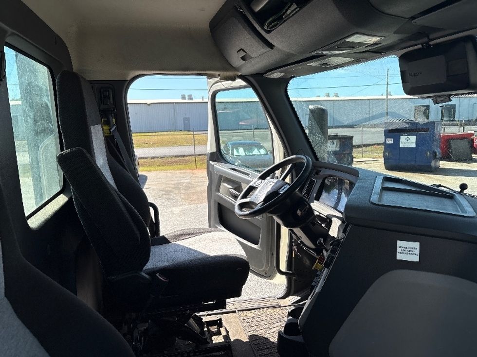 Day Cab Tractor-Heavy Duty Tractors-Freightliner-2020-T12664ST-Greer-SC-525,568\n\t\tmiles-$ 44,250 - Image 13