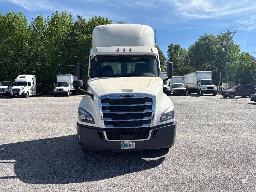 Day Cab Tractor-Heavy Duty Tractors-Freightliner-2020-T12664ST-Greer-SC-525,568\n\t\tmiles-$ 44,250 - Image 2