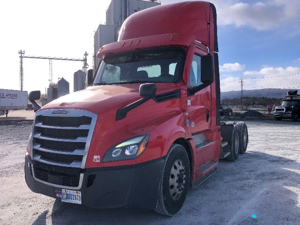 2020 Freightliner Cascadia 126" Day cab photo 3