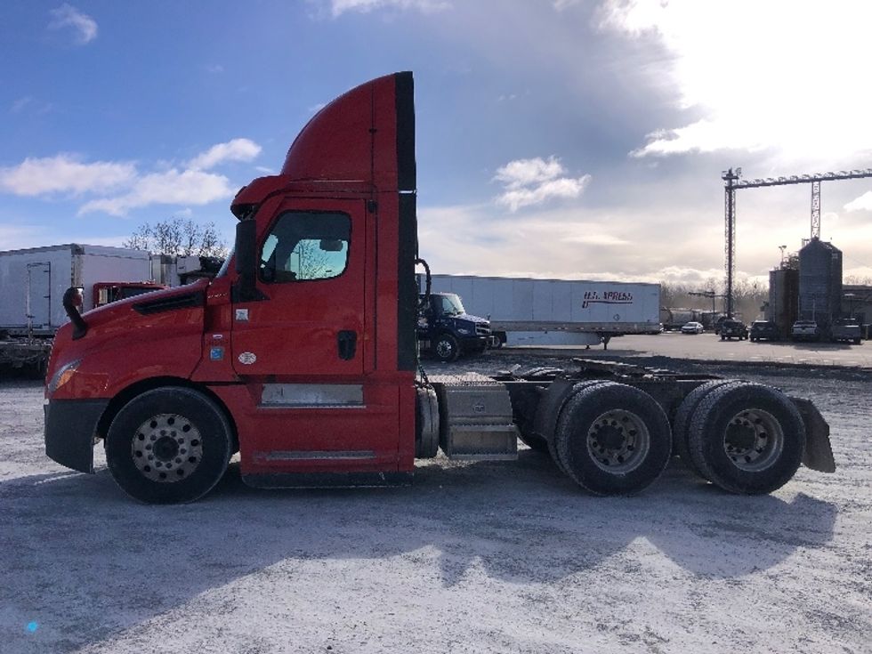 2020 Freightliner Cascadia 126" Day cab photo 4