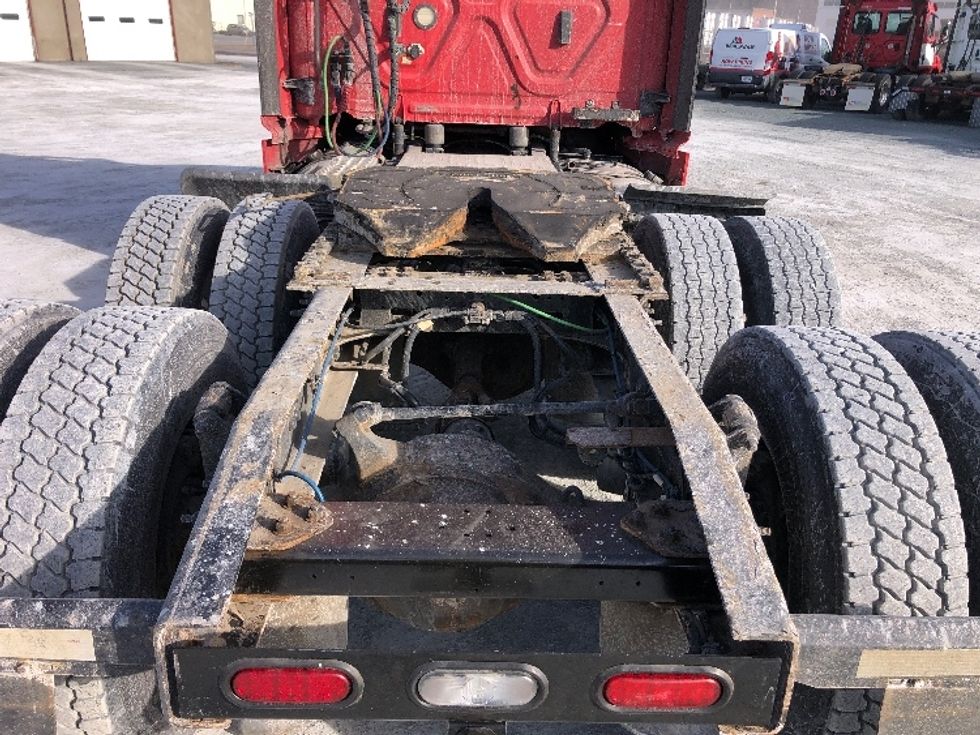 2020 Freightliner Cascadia 126" Day cab photo 6