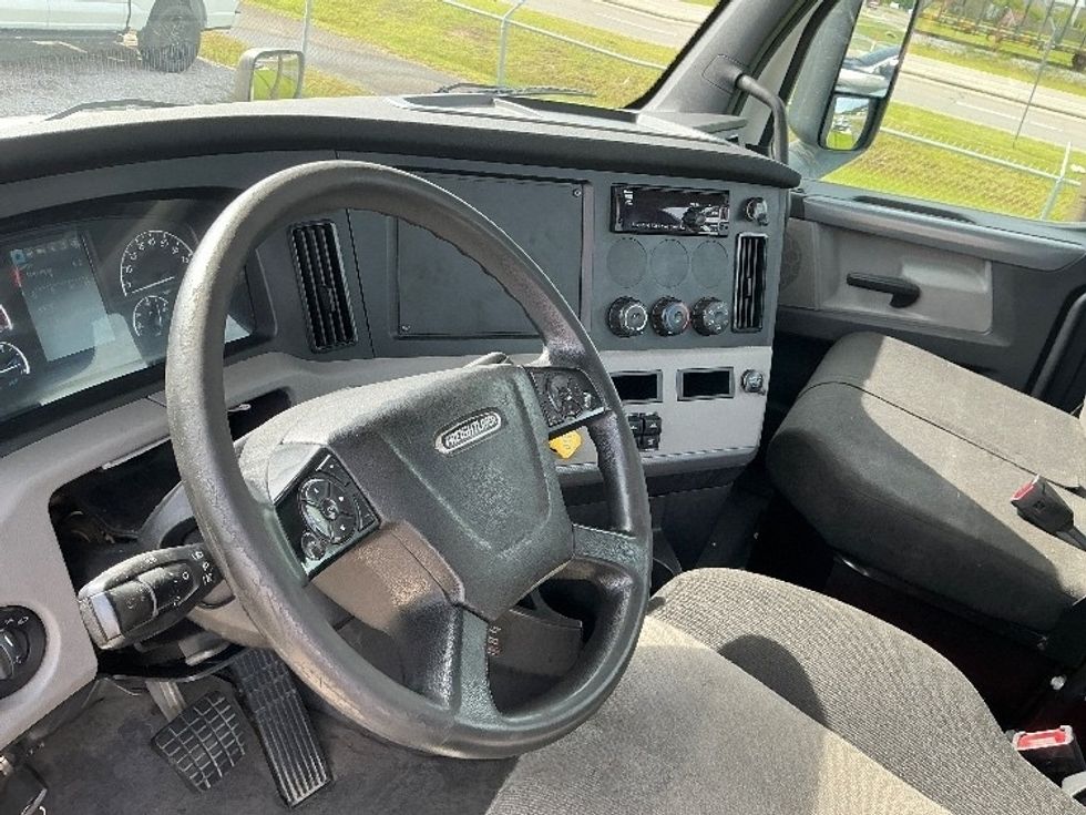 Day Cab Tractor-Heavy Duty Tractors-Freightliner-2020-T12664ST-Gulfport-MS-383,861\n\t\tmiles-$ 50,500 - Image 10