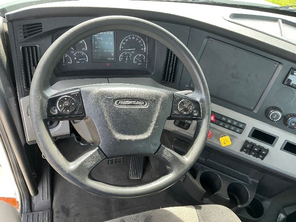 Day Cab Tractor-Heavy Duty Tractors-Freightliner-2020-T12664ST-Gulfport-MS-383,861\n\t\tmiles-$ 50,500 - Image 11