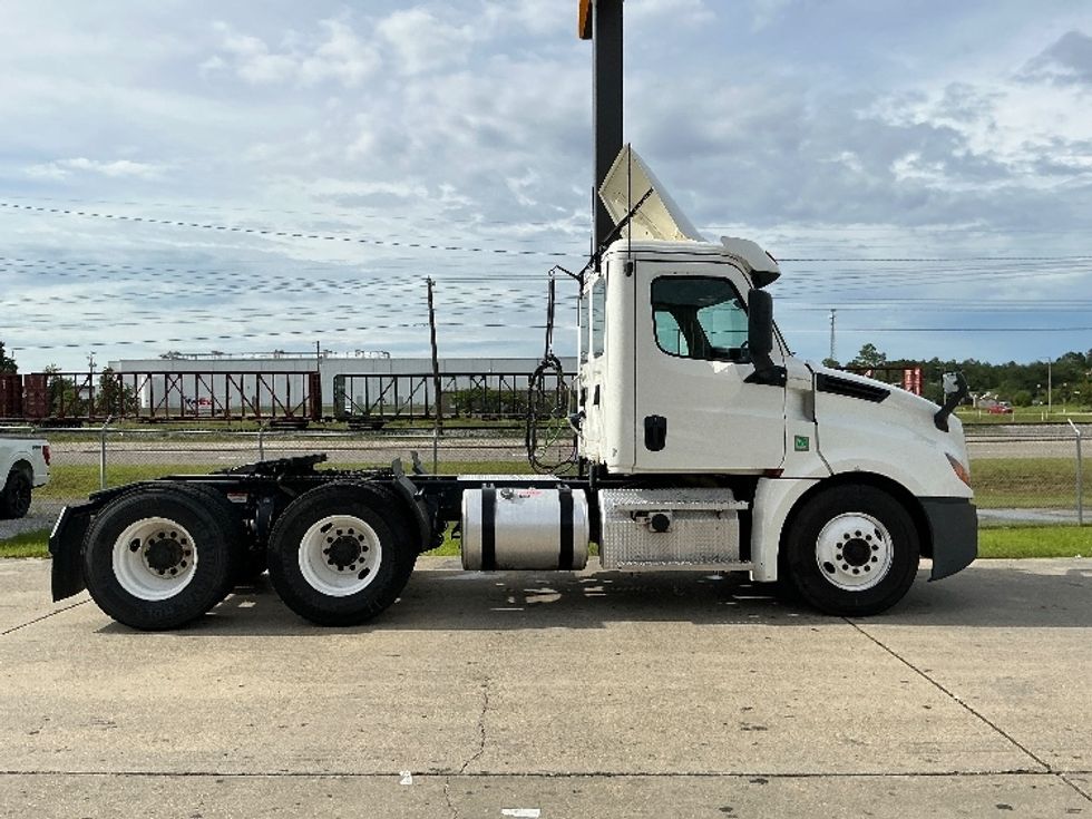 Day Cab Tractor-Heavy Duty Tractors-Freightliner-2020-T12664ST-Gulfport-MS-383,861\n\t\tmiles-$ 50,500 - Image 8