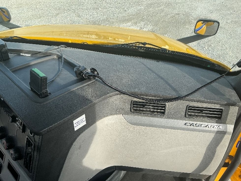 Day Cab Tractor-Heavy Duty Tractors-Freightliner-2020-T12664ST-Gulfport-MS-700,387\n\t\tmiles-$ 31,750 - Image 13