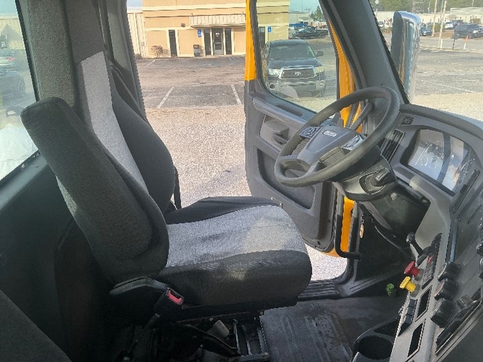 Day Cab Tractor-Heavy Duty Tractors-Freightliner-2020-T12664ST-Gulfport-MS-700,387\n\t\tmiles-$ 31,750 - Image 14