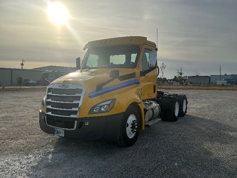 Day Cab Tractor-Heavy Duty Tractors-Freightliner-2020-T12664ST-Gulfport-MS-700,387\n\t\tmiles-$ 31,750 - Image 3