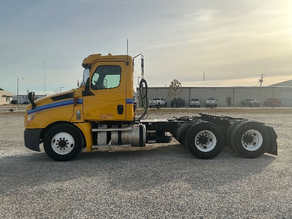 Day Cab Tractor-Heavy Duty Tractors-Freightliner-2020-T12664ST-Gulfport-MS-700,387\n\t\tmiles-$ 31,750 - Image 4